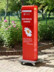 Ladestation Säule mit der Aufschrift kostenlos Tanken